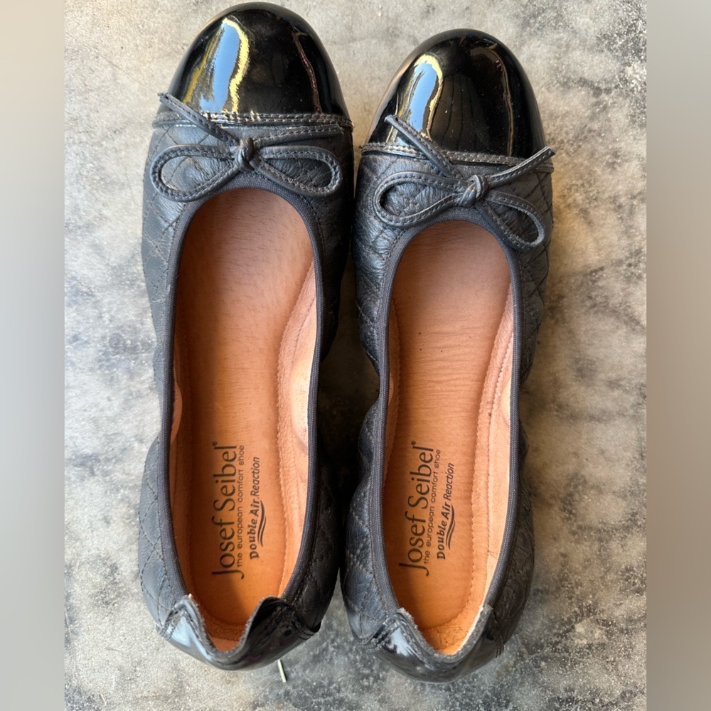 Josef Seibel double air comfort Patent Toe Flats